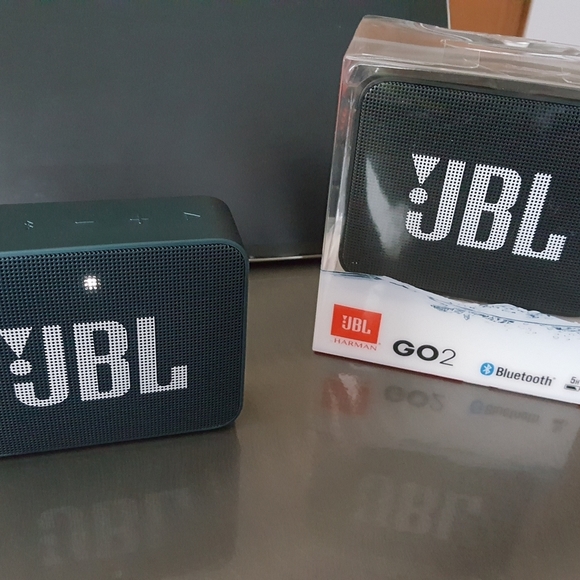 JBL Go2 *bluetooth waterproof speaker* - Picture 1 of 3